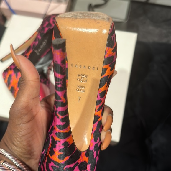 Beautiful Casadei Leopard Print Pumps - Picture 4 of 9